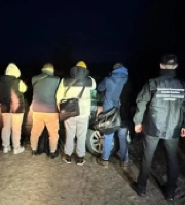 8000 доларів США за перетин кордону: на Закарпатті чоловіку загрожує тюрма