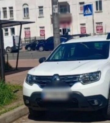 Реально дорого: копи озвучили суму штрафу за використання телефону в дорозі