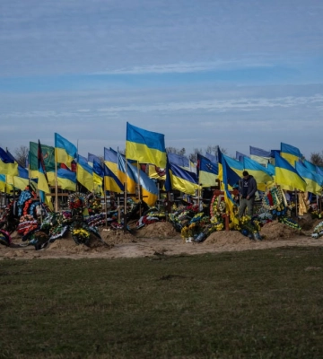Мешканцям Херсонщини нагадали про заборону відвідування кладовищ у поминальні дні