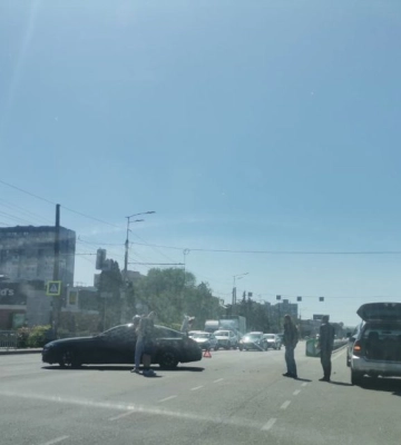 У Дніпрі ускладнено рух через аварію на перехресті вулиць Набережна Заводська та Кондратюка