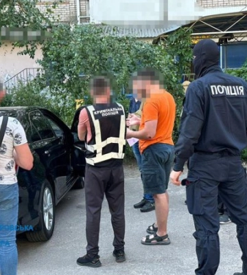 Ошукали родичів військових і волонтерів на 1,3 мільйони – у Дніпрі засудили шахраїв