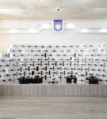 Волинські захисники з 14-ї та 100-ї бригад отримали чергову партію мавіків від земляків (Фото)