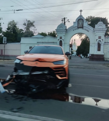 В Одессе разбили мощный кроссовер Lamborghini за $300 000 (фото, видео)