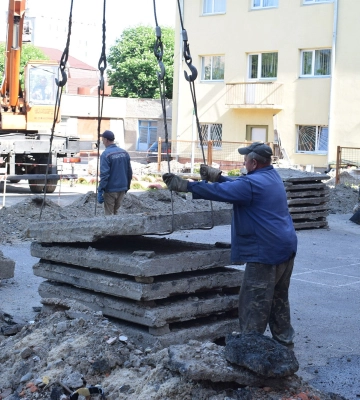 У Луцьку ремонтують три аварійні ділянки тепломереж 