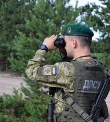 8000 доларів США за перетин кордону: на Закарпатті чоловіку загрожує тюрма