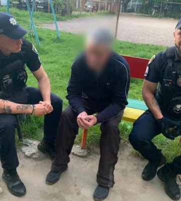 Рівнянка побачила, що сусід хоче вкоротити собі віку, і викликала поліцію