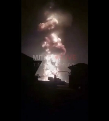 На Луганщині пролунали вибухи і спалахнула масштабна пожежа