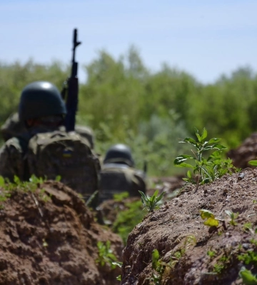 Понад 1300 військових, 55 артсистем і 15 танків: що втратила армія РФ за добу війни в Україні