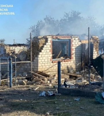 Российский авиаудар убил мужчину и ранил женщину в Херсонской области: показали последствия