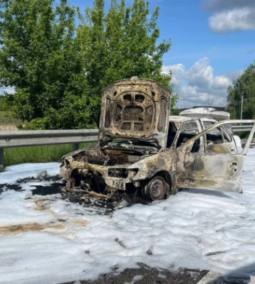 На автодорозі на Київщині поблизу Обухова під час руху зайнявся автомобіль
