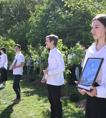 У Полтаві на території ліцею заклали калинову алею пам’яті героїв війни