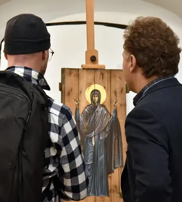 «Иконы на ящиках из-под патронов»: в Киеве проходит выставка ко Дню Матери