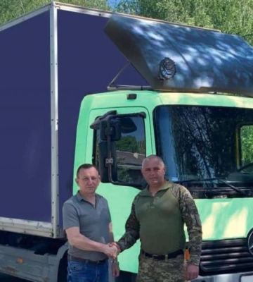 Дві громади з Рівненщини передали транспорт на фронт