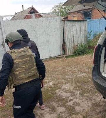 В течение дня россияне уже 12 раз обстреляли Волчанск КАБами: продолжается эвакуация мирного населения. ФОТОРЕПОРТАЖ