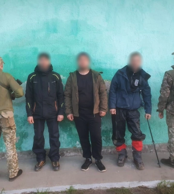 На Закарпатті прикордонники виявили 6 чоловіків, які намагалися незаконно потрапити до Румунії