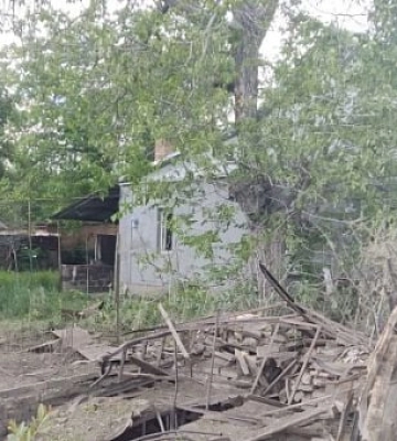 Під час артобстрілу Нікополя постраждала жінка