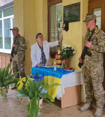 У ліцеї в Сторожинці встановили меморіальну дошку полеглому Герою