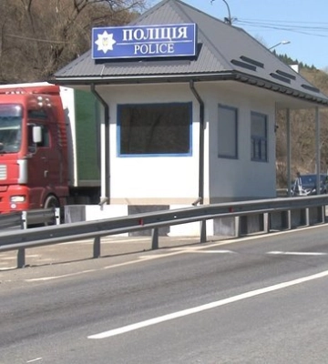 Знімають водіїв просто з рейсів: міжнародні перевізники скаржаться на свавілля ТЦК в Закарпатті