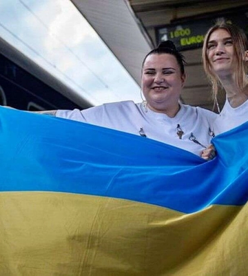 Alyona Alyona та Jerry Heil оголосили збір коштів на відбудову гімназії у Дніпропетровській області