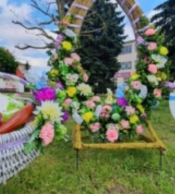 У центрі Радивилова встановили святкові декорації