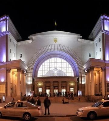 В Одесі і не тільки: «Укрзалізниця» відключила підсвічування п’яти найбільших вокзалів країни