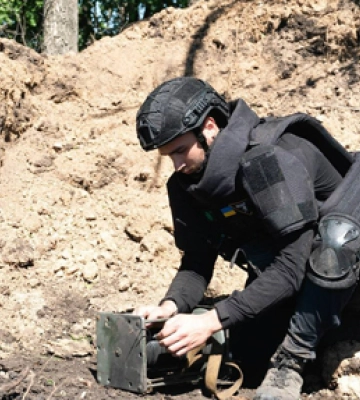 Кропивницькі піротехніки на Донеччині не мають права на помилку (ФОТО)