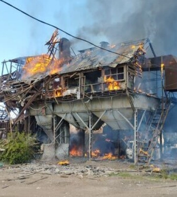 На Донеччині за добу ворог обстріляв 10 населених пунктів, дві людини дістали поранення. ФОТОрепортаж
