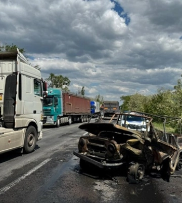 Поблизу Коблевого сталася ДТП, внаслідок якої постраждали пʼятеро людей і згорів автомобіль