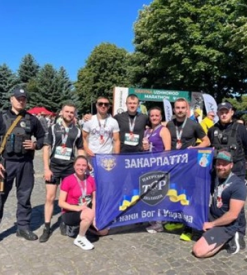 Поліцейські взяли участь у благодійному марафоні