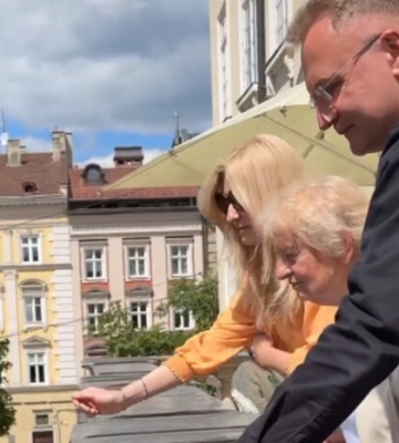 Мама Садового проінспектувала квітники у центрі Львова (відео)