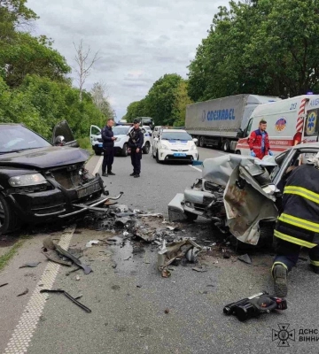Смертельна ДТП на Вінниччині: двоє осіб загинули, одна госпіталізована