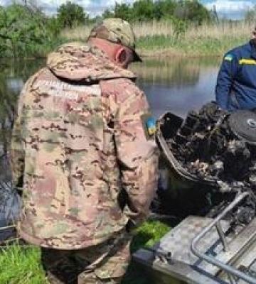 Зловмисники спалили катер полтавських екоінспекторів