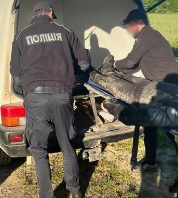 На Закарпатті з Тиси витягнули мертвого чоловіка у гідрокостюмі