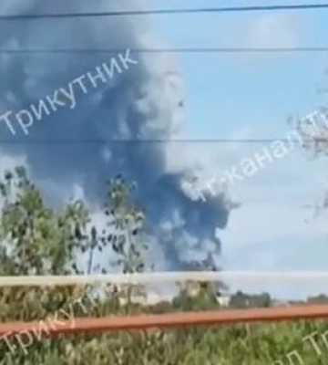 У тимчасово окупованому Сорокиному на Луганщині вибухає ворожий склад боєприпасів. ВIДЕО