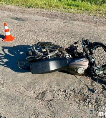 На Первомайщині водій позашляховика збив мотоцикліста та втік з місця ДТП