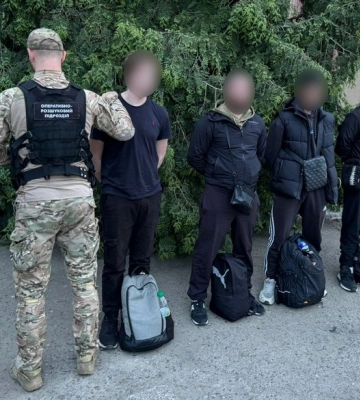 На таксі доїхали до прикордоння: на Буковині неподалік кордону з Румунією затримали чотирьох чоловіків