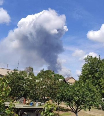 В окупованому Сорокиному на Луганщині пролунали потужні вибухи: під ударом міг бути штаб окупантів. Відео