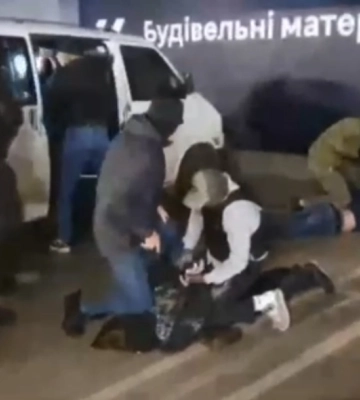 Вибухівку маскували в упаковки з-під чаю: СБУ викрила агентів російського ГРУ, які готували теракти в ТЦ Києва 