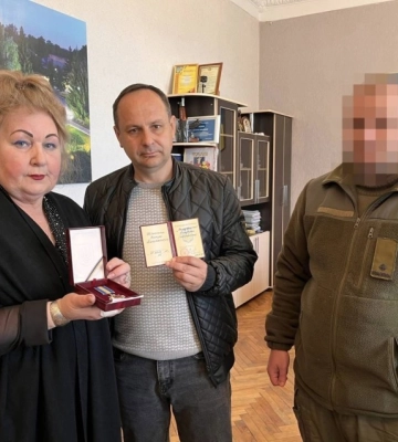 Матері загиблого Героя з Кіровоградщини вручили орден &quot;За мужність&quot;