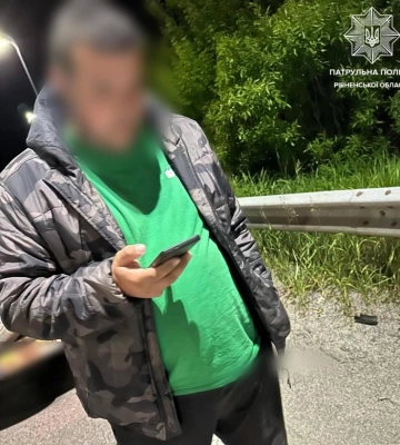 На Рівненщині нетверезий водій пропонував патрульним 300 доларів хабаря