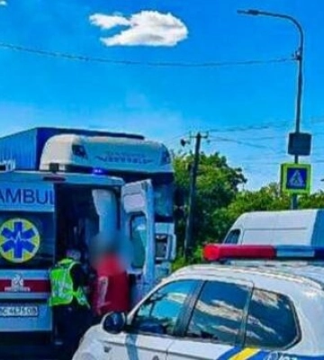 У Києві частково обмежили рух на Великій Житомирський через аварію на водопроводі