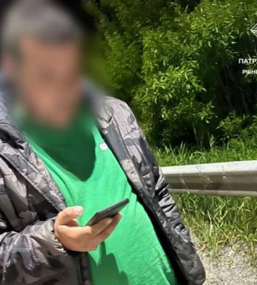На Рівненщині нетверезий водій пропонував патрульним 300 доларів хабаря
