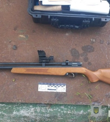 На Дніпропетровщині 17-річний хлопець вистрелив у сусіда