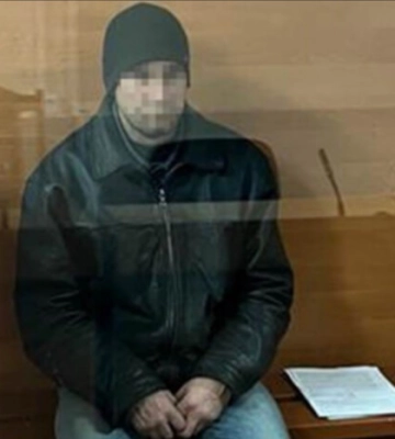 Чоловік, якого підозрюють у зґвалтуванні маленьких доньок, постане перед судом