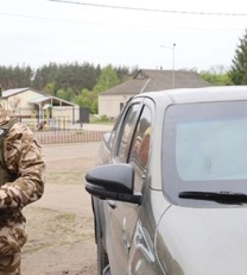 Россияне обстреляли авто полицейских во время эвакуации из Волчанска: что спасло людей