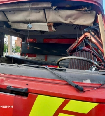 Ворог скинув з дрону вибухівку на пожежний автомобіль у Херсонській області