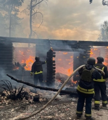 На Херсонщині окупаційні війська скинули вибухівку на пожежний автомобіль. ФОТО