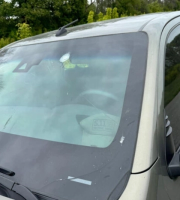 Снайпери обстріляли авто поліцейських під час евакуації людей із Вовчанська