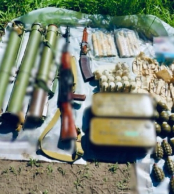 На Київщині затримали чоловіка під час продажу великої партії зброї та боєприпасів