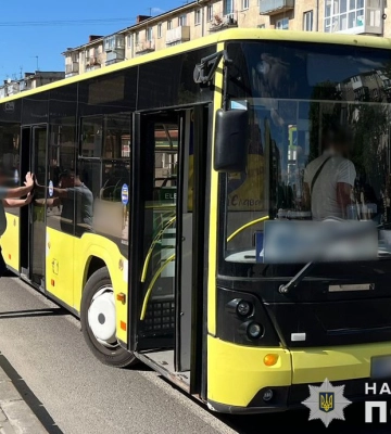 У Львові дитина потрапила під колеса автобуса